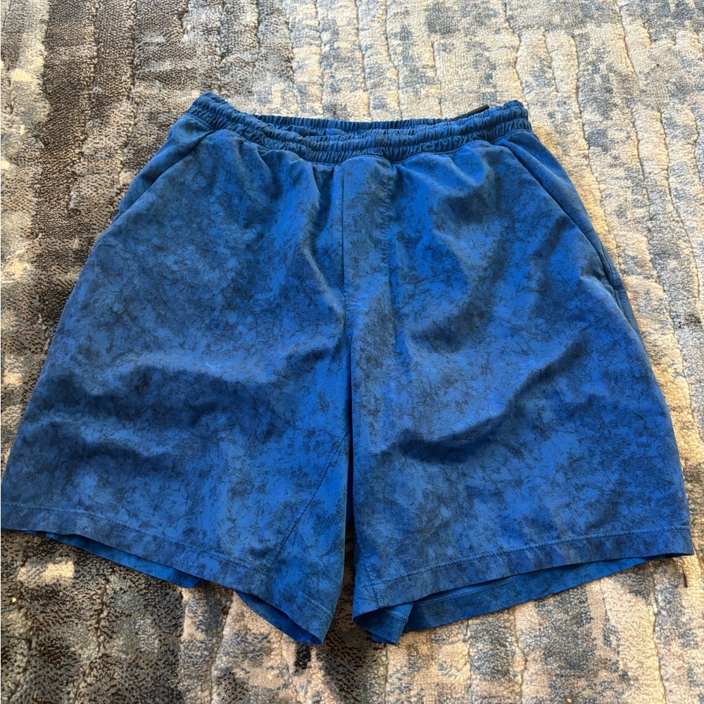 lululemon athletica Men's Textured Blue Athletic Shorts Small
